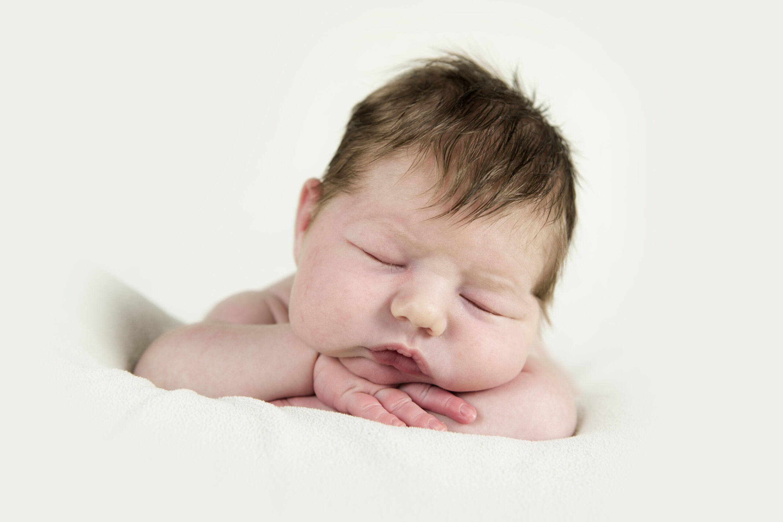 Dat hele prille, nieuwe leven, wordt bij een newbornreportage mooi gefotografeerd.